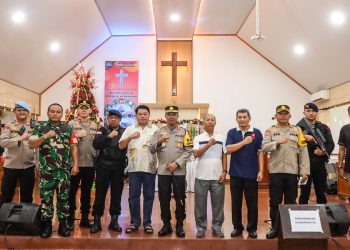 Jelang perayaan Malam Natal, Kapolres Metro Jakarta Timur cek kesiapan pengamanan di Gereja