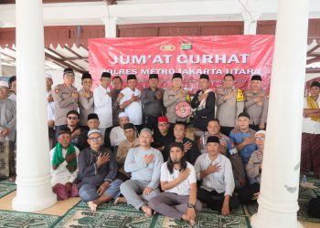 Kapolres Jakut Gelar Jumat Curhat di Masjid Al-Alam Marunda