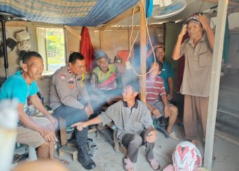 Bhabinkamtibmas Desa Tanjungbaru Sambangi Lansia, Jaga Keamanan dengan Pendekatan Humanis