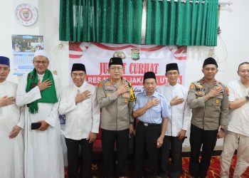 Kapolres Jakarta Utara Pererat Silaturahmi Lewat Salat Jumat di Kelapa Gading