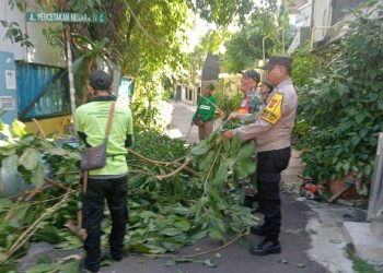Grebek Lumpur di Johar Baru, Warga dan Tiga Pilar Kompak Bersihkan Saluran Air