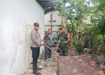 Bhabinkamtibmas dan Babinsa Pasirsari Amankan 5 Sajam Diduga untuk Tawuran