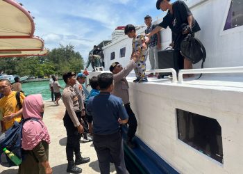 Polsek Kepulauan Seribu Utara Gelar Pengamanan Dermaga, Pastikan Keselamatan dan Kenyamanan Wisatawan