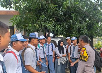 Bhabinkamtibmas Kel. Cibubur kunjungan dan Sambang Dialogis kepada Siswa SMKN 52