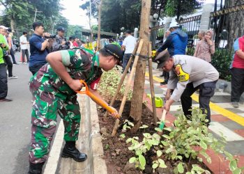 Sinergitas Unsur Tiga Pilar Dalam Giat Penghijauan Kota Di Pasar Baru