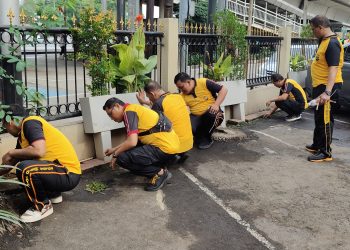 Jumat bersih, Kapolsek Matraman gelar kerja Bhakti di lingkungan Mapolsek