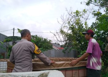 Bhabinkamtibmas Sambangi Lokasi Ketahanan Pangan di Pondok Kacang Timur