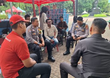 Kapolsubsektor dan Bhabinkamtibmas Gelora Ajak Pedagang GBK Aktif Jaga Kamtibmas