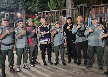 Sinergi Bhabinkamtibmas dan Linmas Desa Kadu: Patroli untuk Keamanan dan Kenyamanan Warga