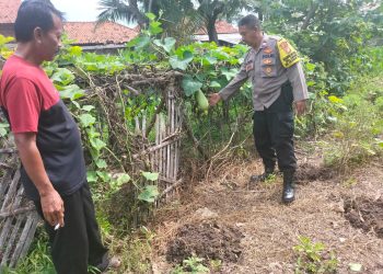 Bhabinkamtibmas Desa Karangsari dan Penggarap Lahan Bersinergi Wujudkan Program Ketahanan Pangan