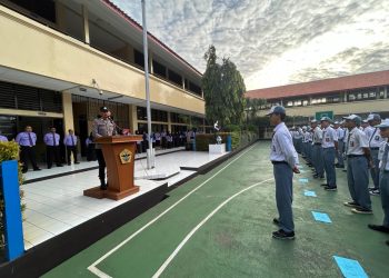 Jadi Pembina upacara, Polisi di Pulogadung berikan penyuluhan kepada pelajar