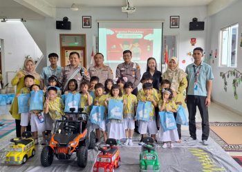 Polres Tangsel Kenalkan Profesi Polisi kepada Anak-Anak di TK Islam Amalina