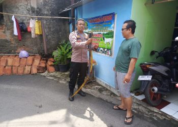 Warga Bekasi Jaya Serahkan Sajam ke Bhabinkamtibmas, Polsek Rawa Lumbu Siap Musnahkan