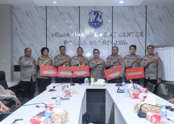 Kabid Humas Polda Metro Jaya Berikan Pengarahan dan Penghargaan untuk Anggota Berprestasi