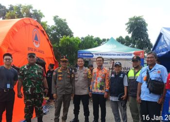 Pasca Kebakaran, Bhabinkamtibmas Kebon Kosong Pantau Posko Pengungsian dan Berikan Dukungan