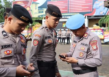 Tegakkan Disiplin, Kapolres Lakukan Pemeriksaan Urine dan Handphone