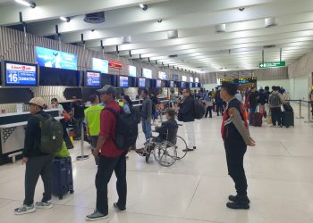 Polisi Bandara Soetta Imbau Penumpang Tertib Antrean, Prioritaskan Kelompok Rentan