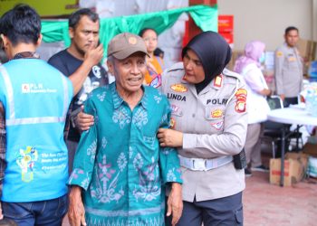 Polri Dirikan Dapur Lapangan dan Gelar Trauma Healing untuk Korban Kebakaran di Kebon Kosong