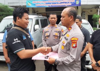 Polsek Bekasi Selatan Serahkan Dua Unit Mobil Hasil Kejahatan Pencurian dan Penggelapan Kepada Pemiliknya