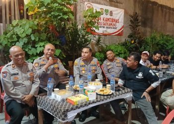 Kapolsek Tambora Berikan Nomor Pribadi di Ngopi Kamtibmas: Wujud Komitmen Dekat dengan Warga