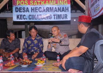 Sinergi Polisi dan Warga: Kapolres Metro Bekasi Sambangi Desa Hegarmanah dalam Ngopi Kamtibmas