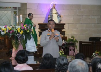 Wakapolres Jakut Gelar Program “Minggu Kasih” di Gereja Salib Suci