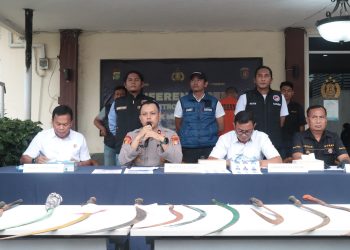 Polsek Metro Gambir Amankan Dua Remaja Bersenjata Tajam Saat Akan Tawuran