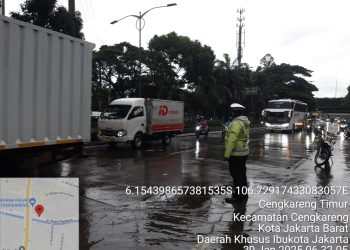 Hujan Deras, Satlantas Polres Jakbar Lakukan Pengalihan Arus di Beberapa Ruas Jalan