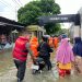 Banjir di Cengkareng, Polisi Evakuasi Warga yang Terjebak