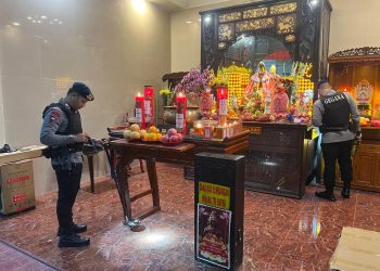 Sterilisasi Gegana Polda Metro Jaya Pastikan Keamanan Vihara Tri Ratna untuk Perayaan Imlek