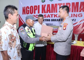 Jaga Keamanan Lingkungan, Kapolres Metro Jakbar Ajak Warga Cengkareng Jadi Polisi bagi Diri Sendiri