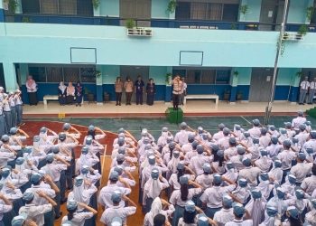 Panit Binmas Polsek Tebet Hadiri Upacara di SMAN 37, Sampaikan Himbauan Antisipasi Tawuran dan Kenakalan Remaja