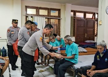 Kapolres Metro Jakarta Timur Gelar Bakti Sosial di Panti Sosial Trisna Werda