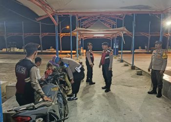 Polisi Humanis Polsek Kepulauan Seribu Utara Gelar Patroli Malam, Imbau Warga Tidak Main Judi Online