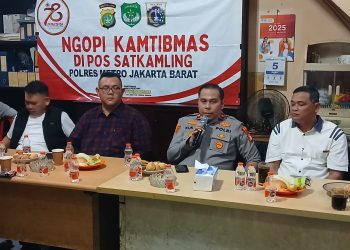Polsek Tambora Gelar “Ngopi Kamtibmas” untuk Perkuat Sinergi dengan Warga di Pos Satkamling