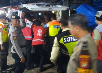 Polsek Rawa Lumbu Evakuasi Korban Tertabrak Kereta Api di Duren Jaya