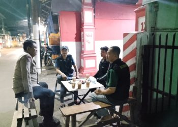Bhabinkamtibmas Kel. Kebon Pala Sambang Cooling System di Poskamling RW 012