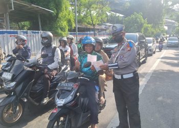 Sosialisasi Kamseltibcarlantas dalam Operasi Keselamatan Jaya 2025 di Jakarta Timur