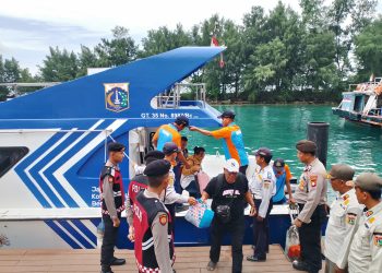 Polisi Baik, Polsek Kepulauan Seribu Selatan Amankan Dermaga Pulau Tidung untuk Kenyamanan Wisatawan