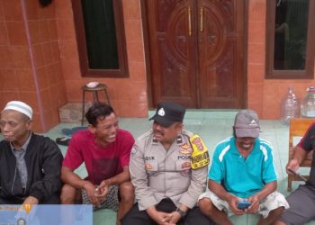 Polisi Baik, Bhabinkamtibmas Pulau Harapan Sambangi Warga dan Beri Edukasi Bahaya Judi Online