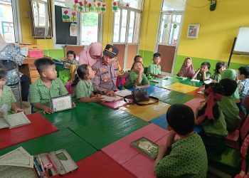 Polsek Kramat Jati Gelar Kegiatan Mengaji dan Menulis Arab untuk Anak-anak Pasar Induk