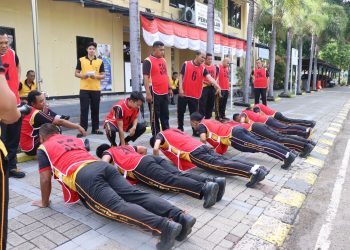 Polres Kepulauan Seribu Gelar Tes Kesamaptaan Jasmani di Marina Ancol