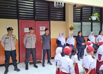 Polsek Jatinegara Laksanakan Program Senin Pintar, Berikan Pembinaan kepada Pelajar SDN Cipinang Muara 04