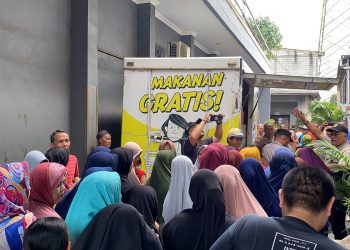 Polres Metro Jakarta Timur Berbagi Kepedulian, Bagikan 300 Nasi Box di Cipinang Besar Selatan