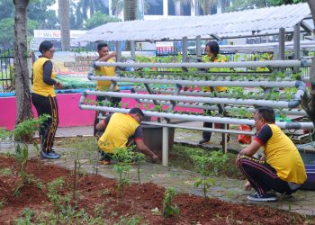 Kapolres Metro Bekasi Kombes Pol Mustofa Cek Ketahanan Pangan dan Kebersihan Mako