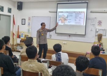 Kapolsek Ciputat Timur Berbagi Cerita di SMP Pembangunan Jaya, Kenalkan Profesi Polisi ke Siswa