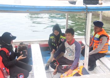 Satpolairud dan Sidokkes Polres Kepulauan Seribu Gelar Pemeriksaan Kesehatan Keliling untuk Nelayan dan Penjaga Pulau