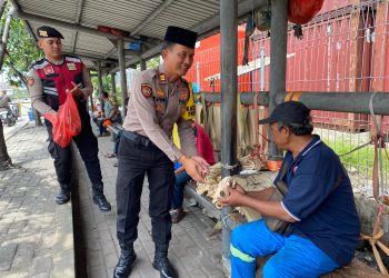 Sedekah Sebagai Wujud Syukur, Satsamapta Bagikan Sarapan Gratis, Untuk Petugas Kebersihan, Ojek dan Buruh
