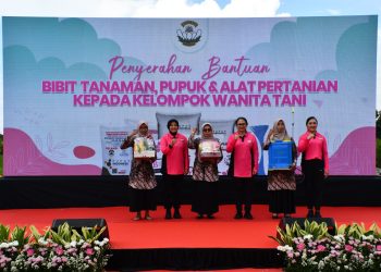 Masifkan Upaya Ketahanan Pangan, Ketua Pembina Yayasan Kemala Bhayangkari Berikan Bantuan Bibit