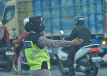 Kapolres Metro Bekasi Pimpin Langsung Pelayanan Masyarakat Pagi Hari di Simpang Jurong Jababeka